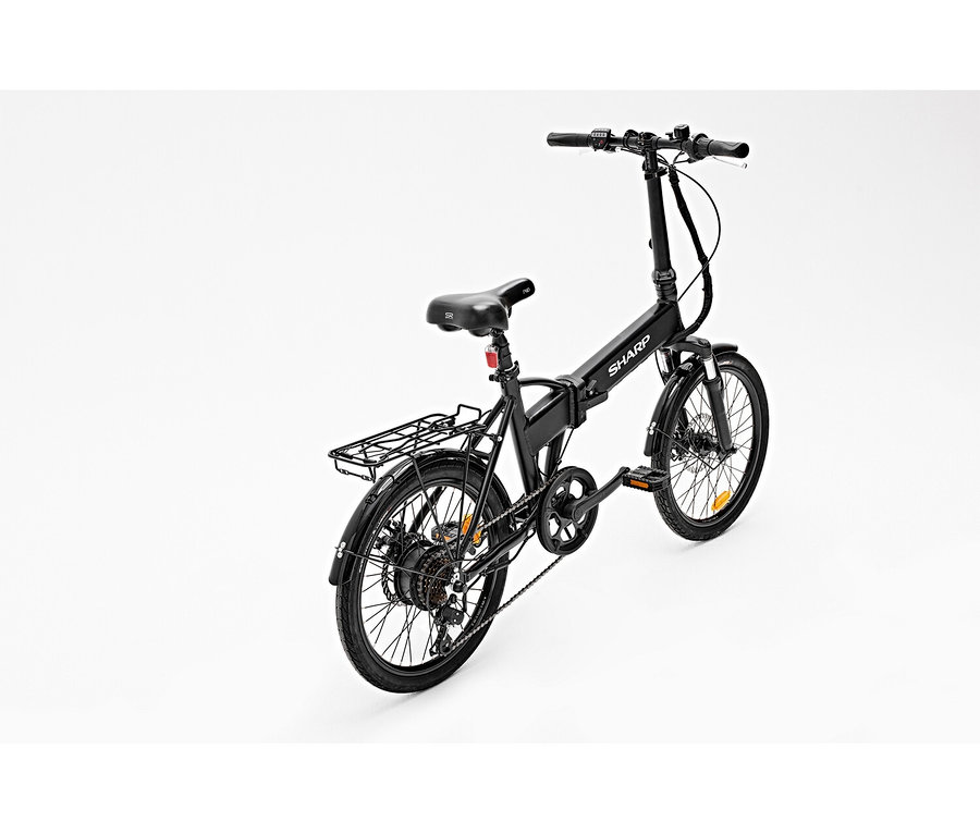 Schwarzes Faltrad-E-Bike mit Gepäckträger.