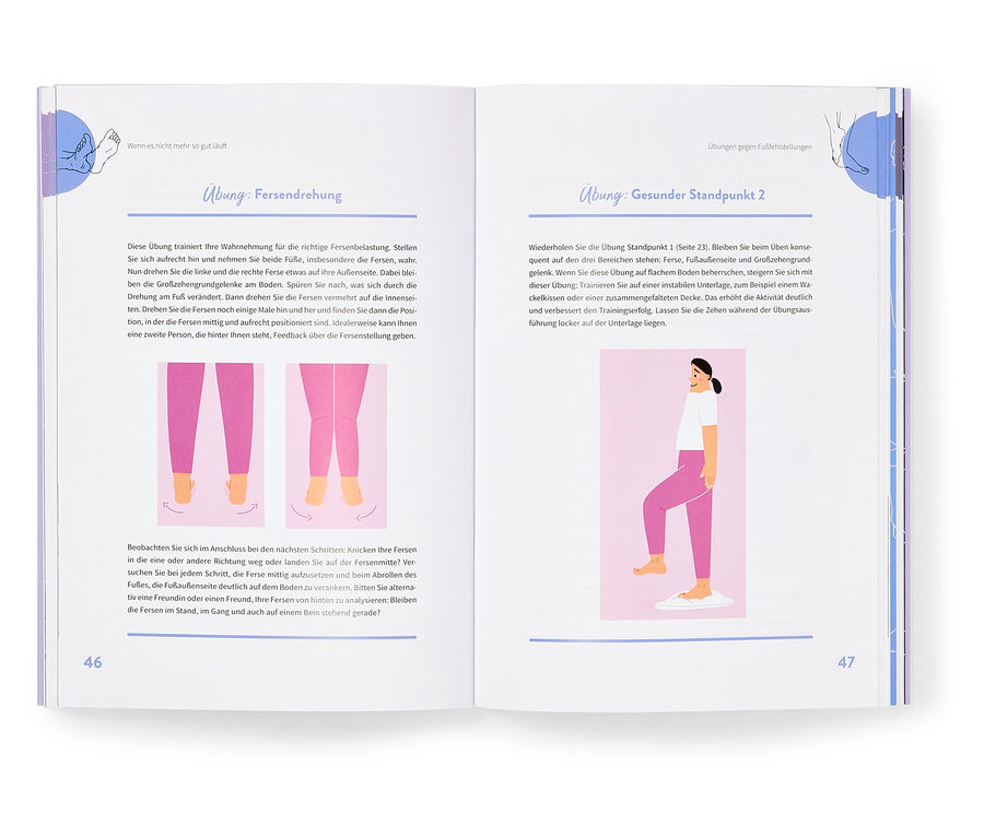 Fußübungen auf Buchseiten.