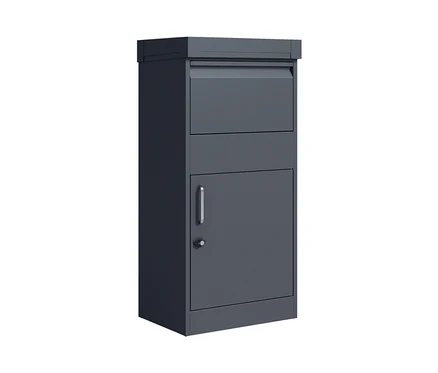 Eine graue Paketbox mit Blumenkasten.