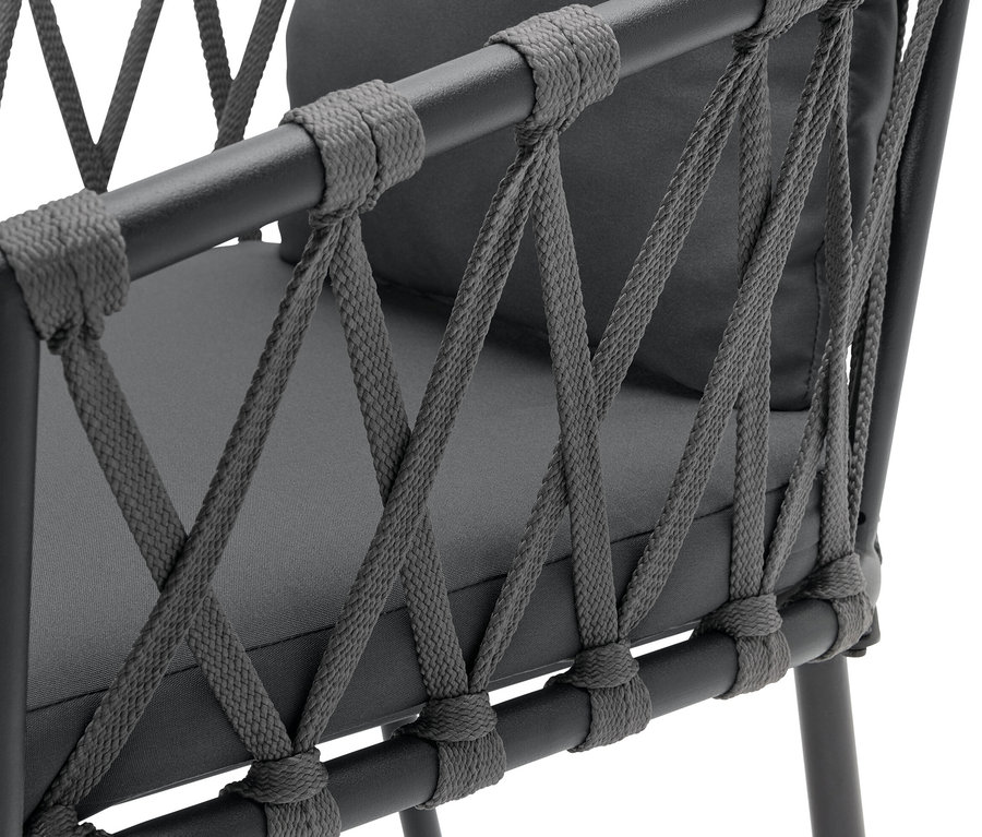 Detailansicht eines Dining-Sessels mit Textilgeflecht.