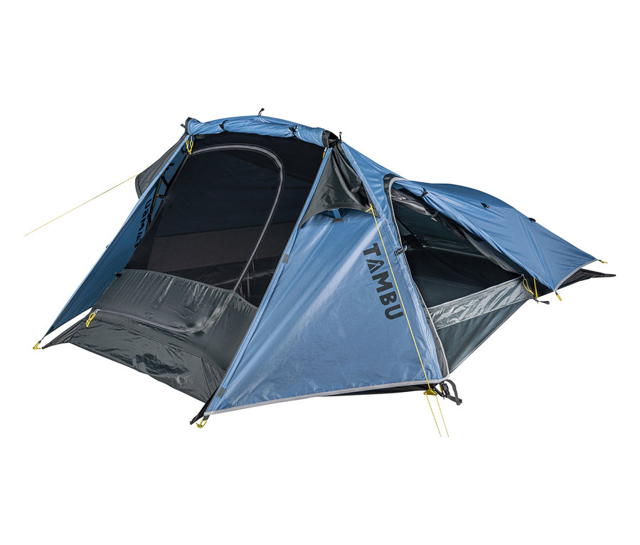 Geöffnetes blaues Tambu »TARA 2« 2-Personen-Trekkingzelt mit gelben Spannseilen und schwarzem Innenzelt.