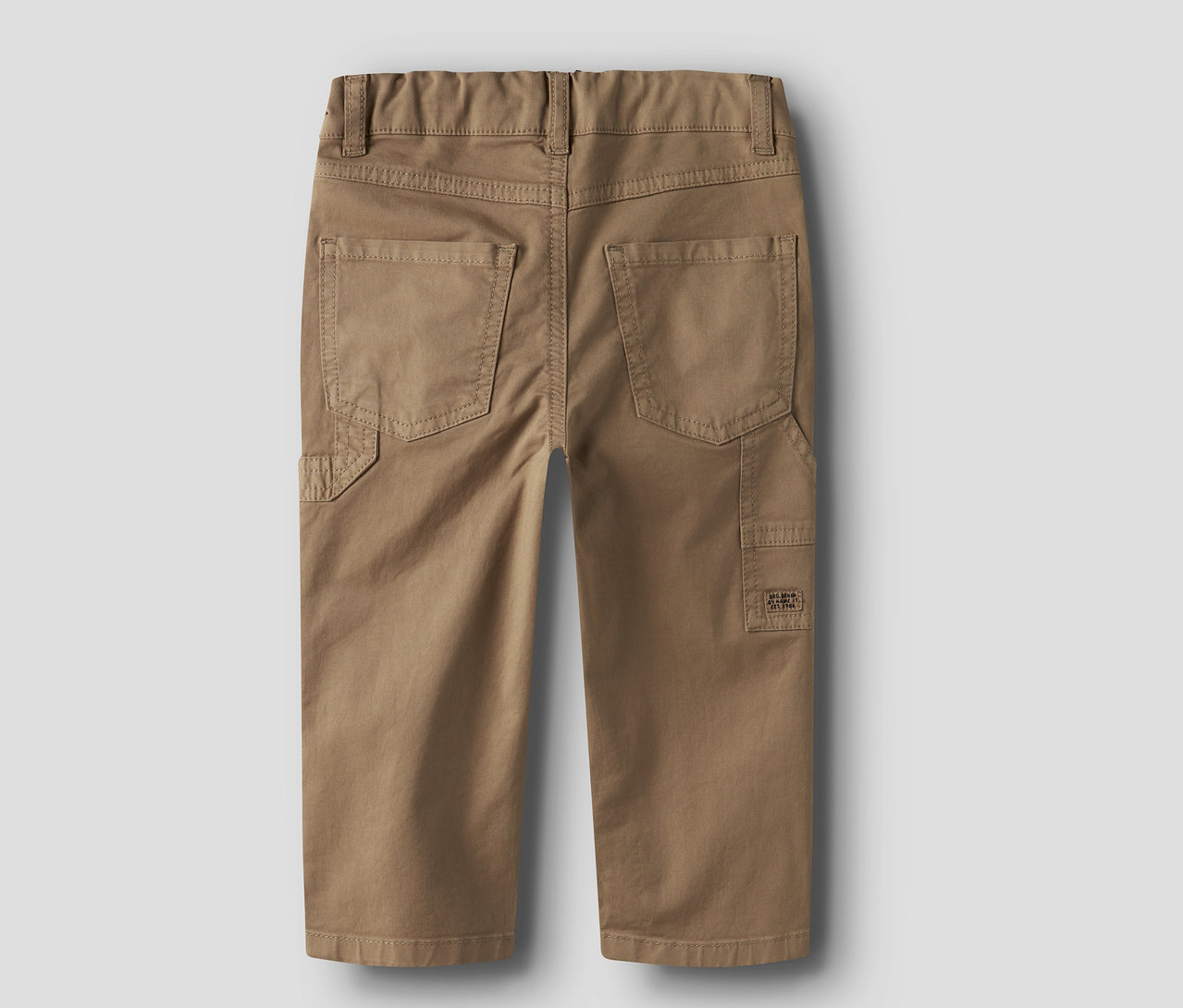 Rückansicht einer beigen NAME IT Twillhose.