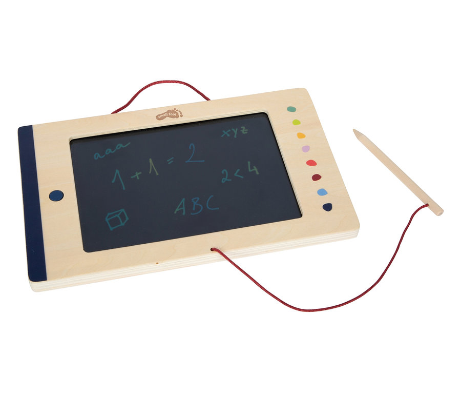 Die small foot LCD Schreibtafel »Educate« mit roter Kordel und Stift zeigt Rechnungen und Buchstaben auf dem Display.