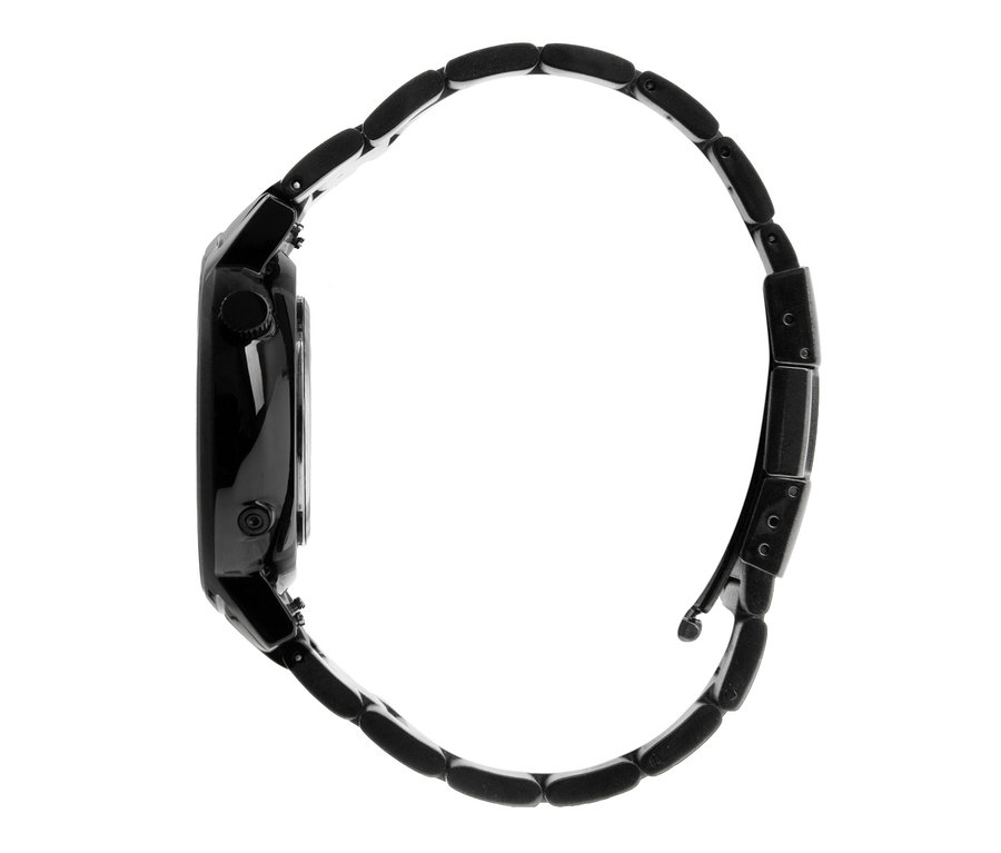 Schwarze Uhr in Seitenansicht mit offenem Metallgliederarmband.