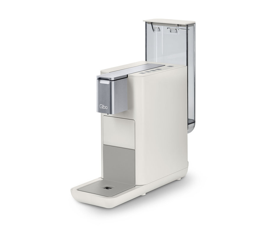 Weisse Qbo ESSENTIAL Bright Sand Kaffeemaschine.