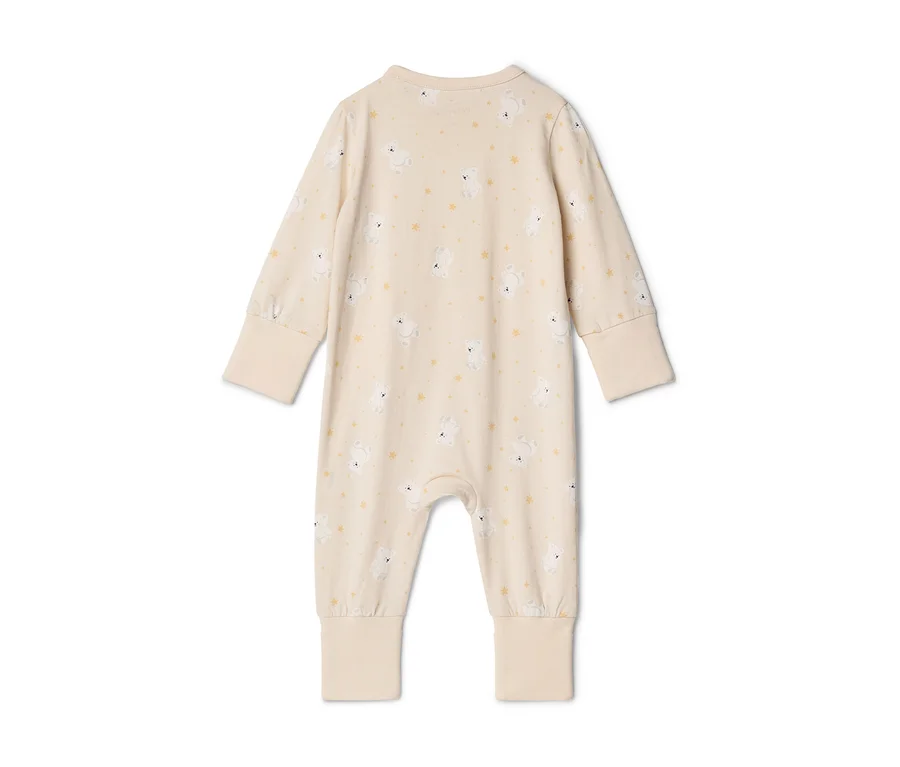 Beiger Baby-Strampler mit langen Ärmeln und Beinen, bedruckt mit weißen Teddybären und gelben Sternen.