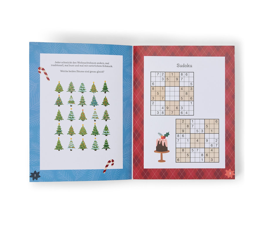 Offenes Buch mit weihnachtlichen Rätseln und Sudoku.