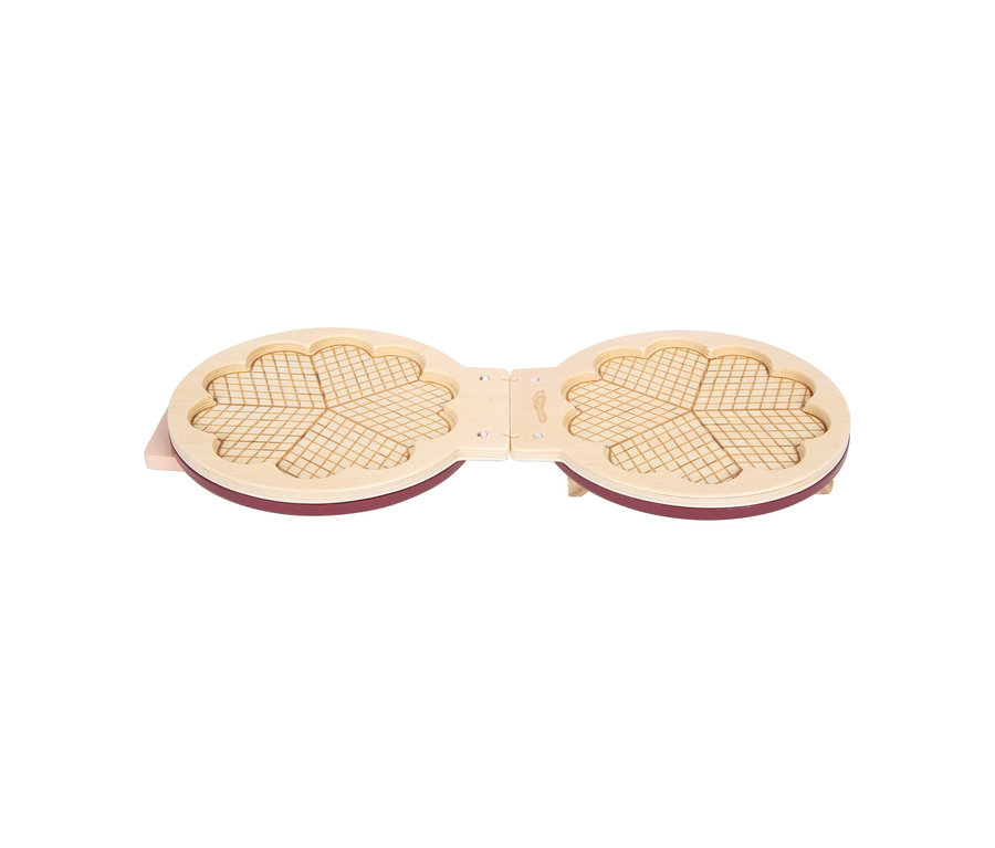 Offenes small foot Waffeleisen-Set »tasty«, rot, aus Holz mit zwei herzförmigen Waffelformen.