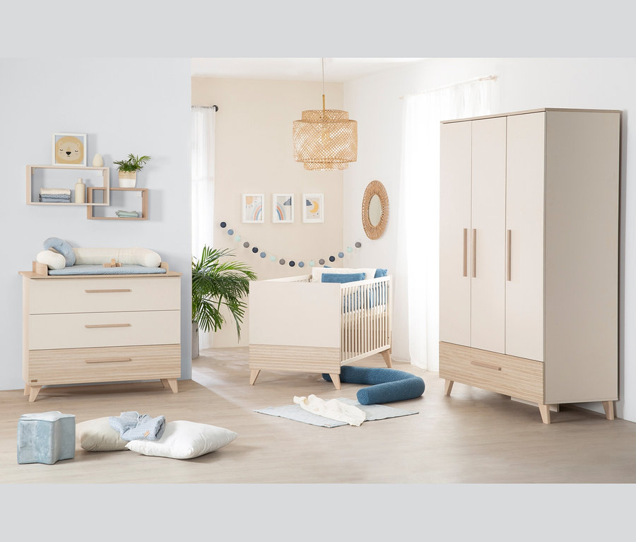 Kinderzimmer mit Gitterbett, Kommode und Kleiderschrank. Inklusive roba Set »Sidney« 2-teilig, cashmere.