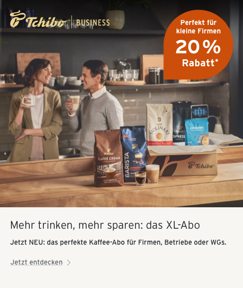 Frau und Mann trinken Kaffee in einer Küche