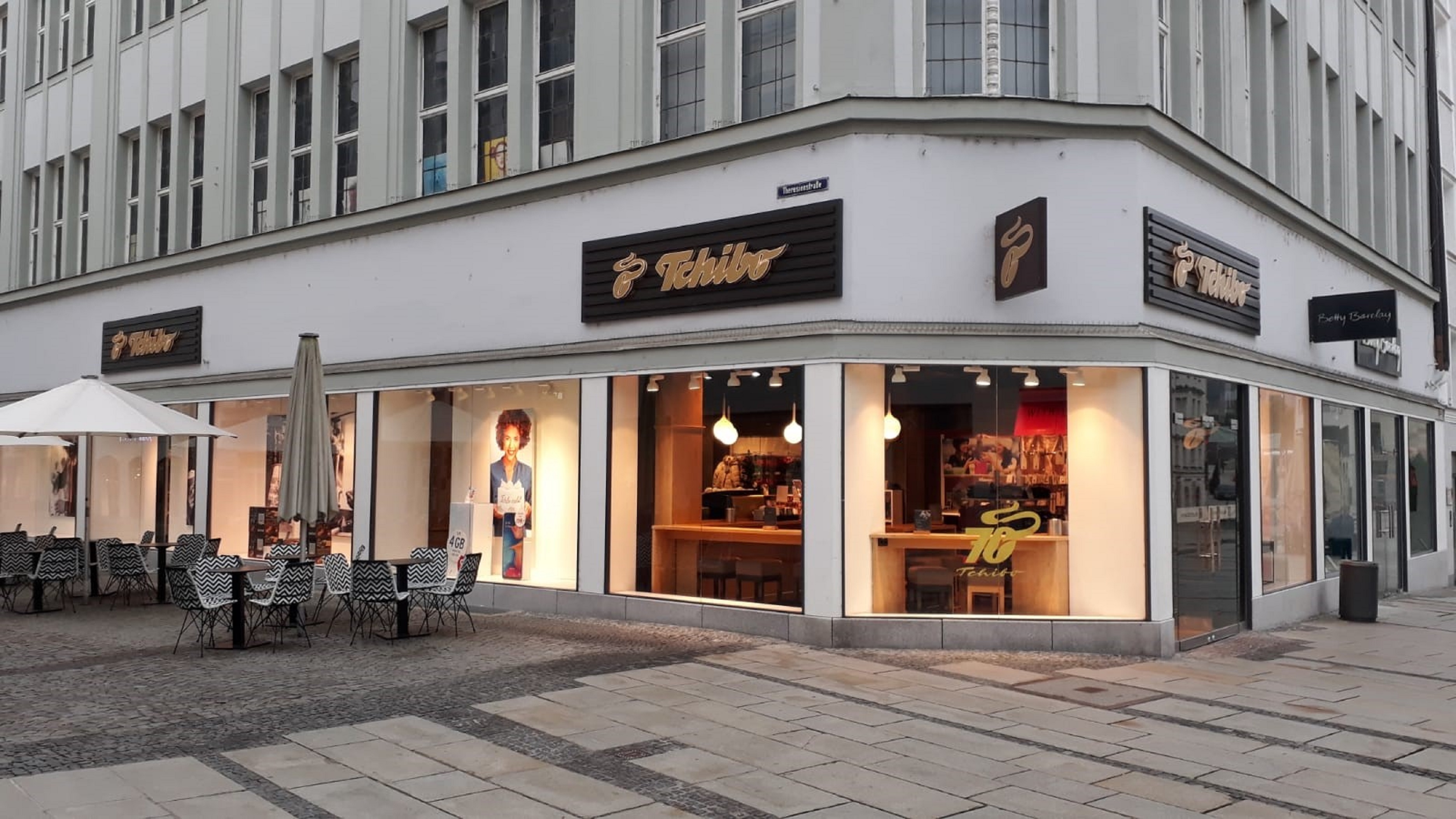 Hier finden Sie Öffnungszeiten, Telefonnummer und weitere Informationen zu Filiale Theresienstr. 2, 94032 Passau.