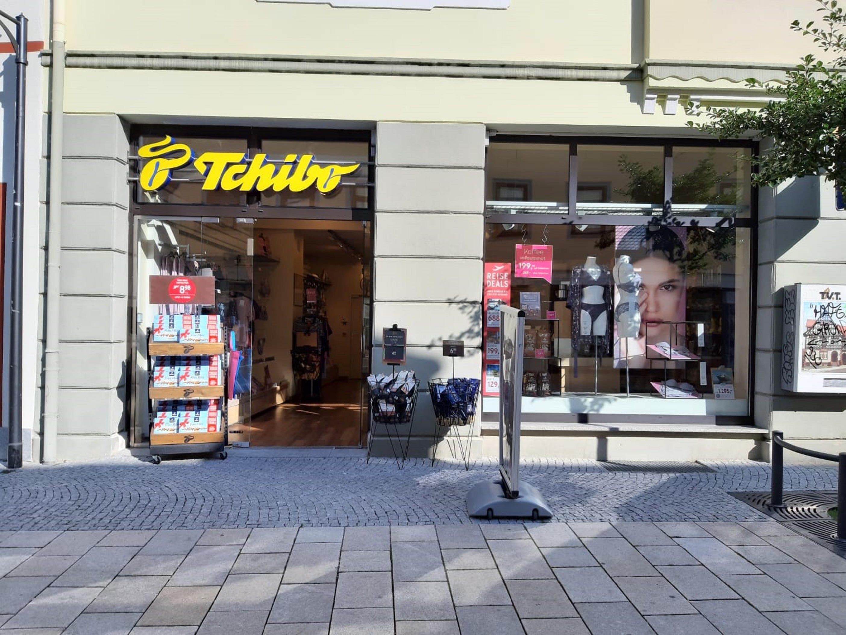 Hier finden Sie Öffnungszeiten, Telefonnummer und weitere Informationen zu Filiale Strasse Des Friedens 4, 98693 Ilmenau.