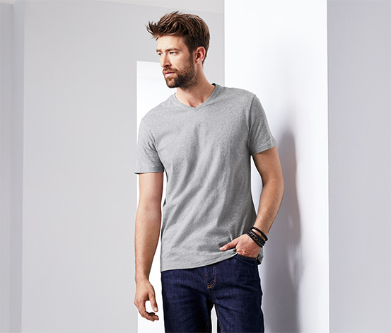 2 T-Shirts mit V-Ausschnitt