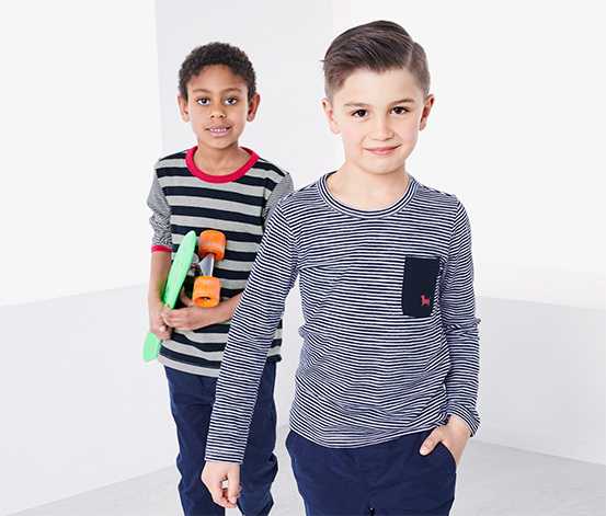 2 Jungen-Langarmshirts