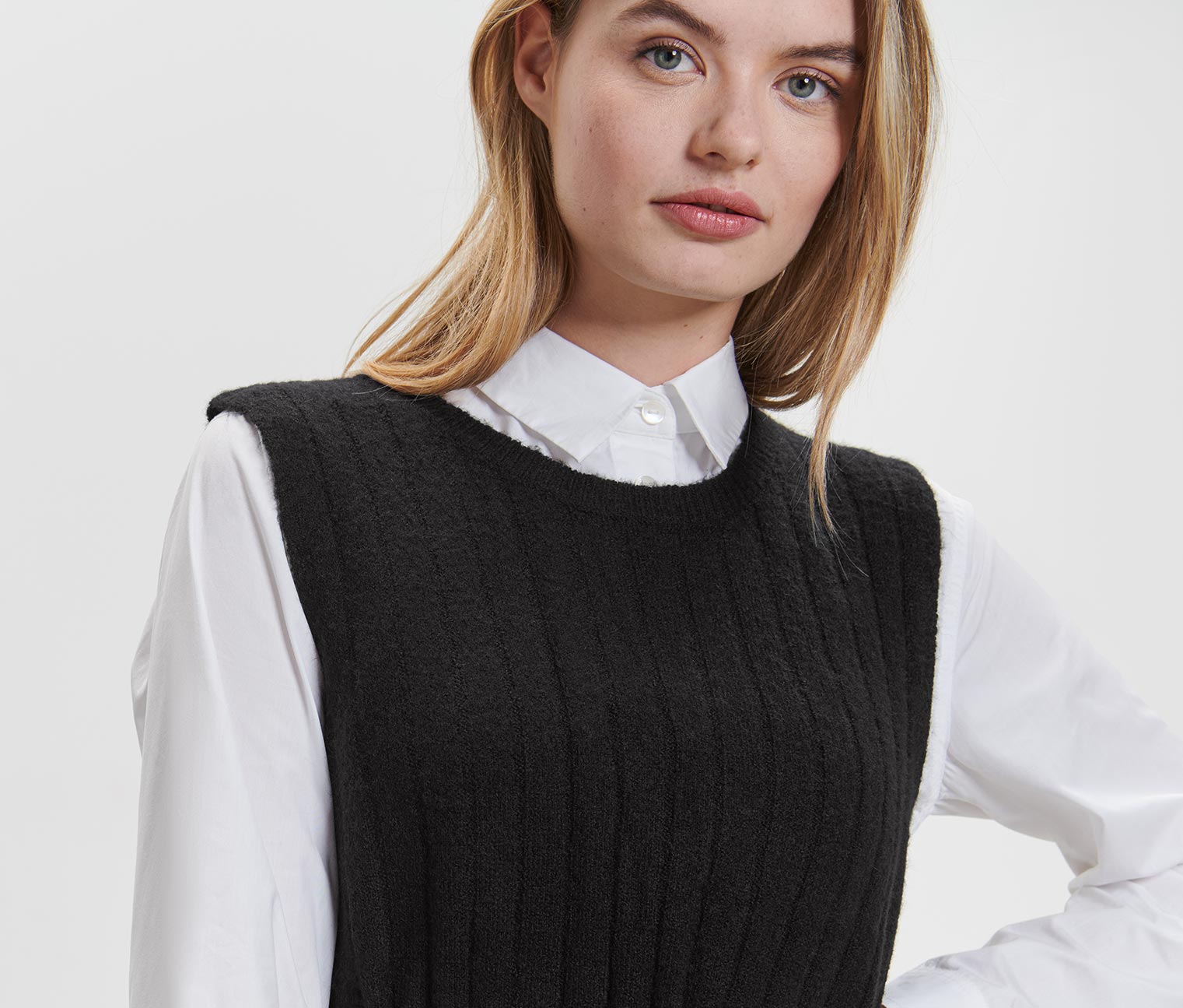 Thumbnail - Tchibo - Geripptes Strickkleid - Damen - Gr. S - schwarz