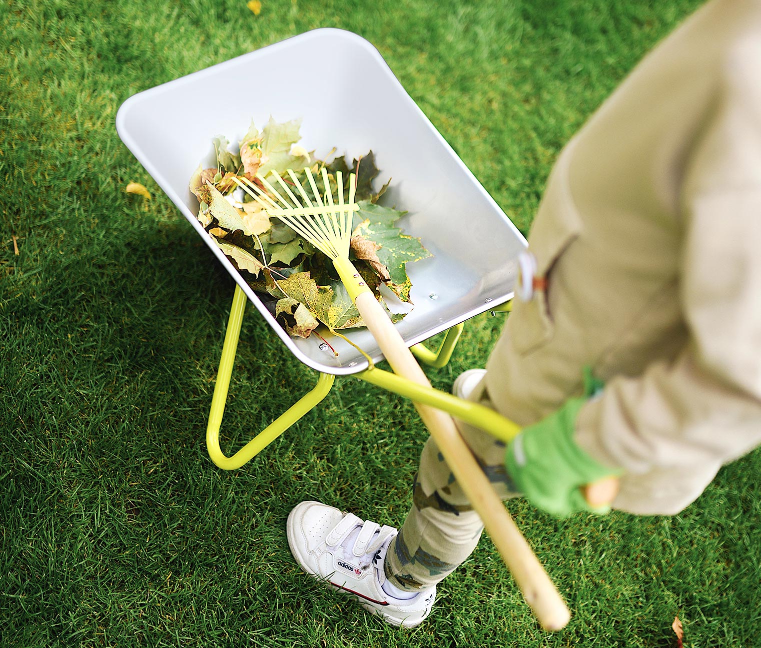 Thumbnail - small foot Schubkarre mit Gartenwerkzeug - grau