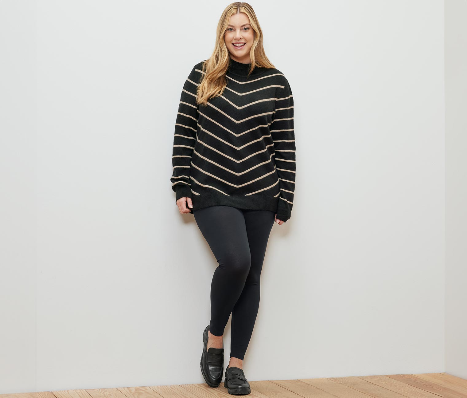 Thumbnail - Tchibo - Gestreifter Strickpullover mit Stehkragen - Damen - Gr. XXL - schwarz/gestreift