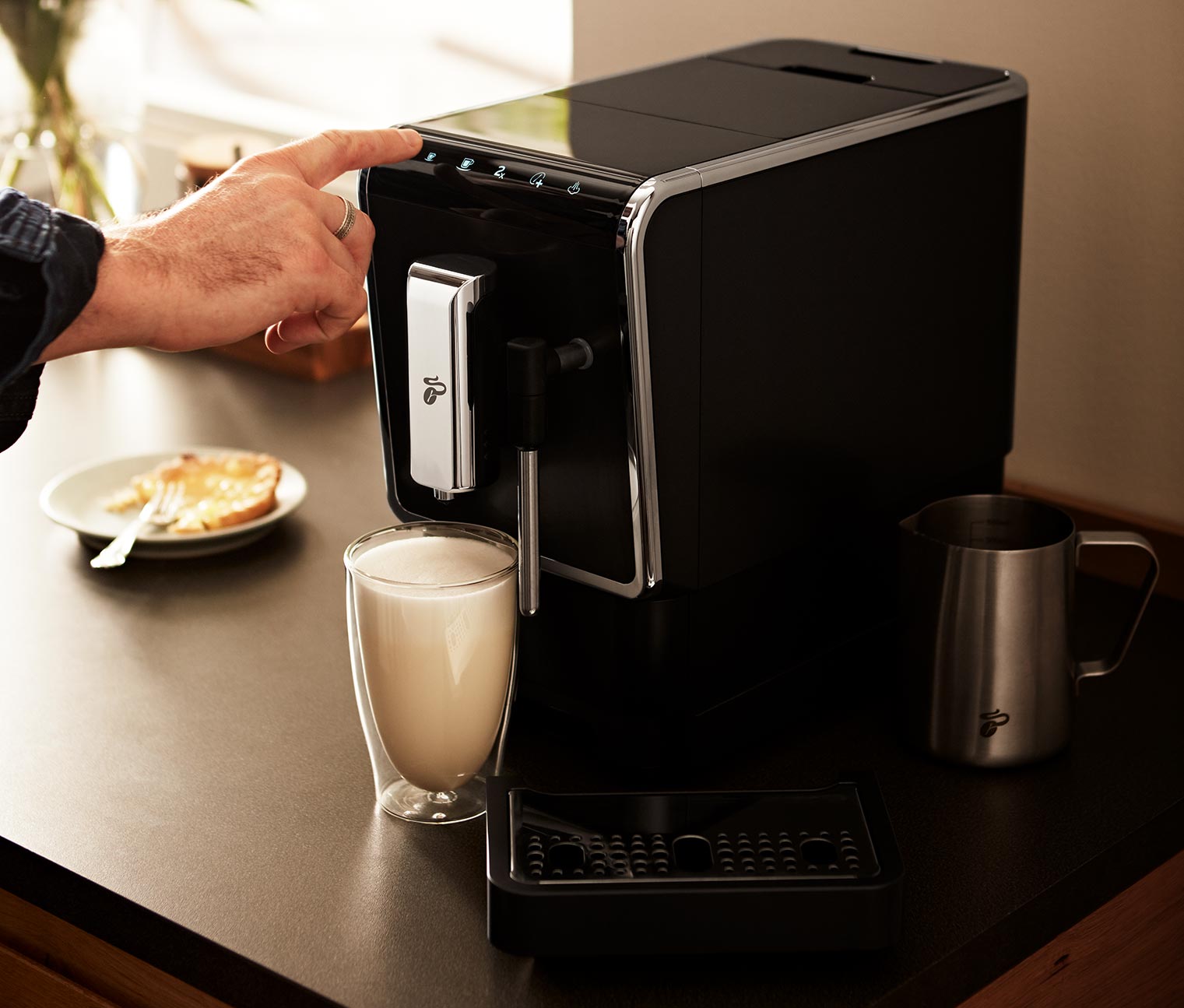 Tchibo Kaffeevollautomat »Esperto Latte« online bestellen bei Tchibo 377042