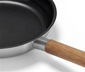 Edelstahl-Pfanne mit Holzgriff, ca. 28 cm