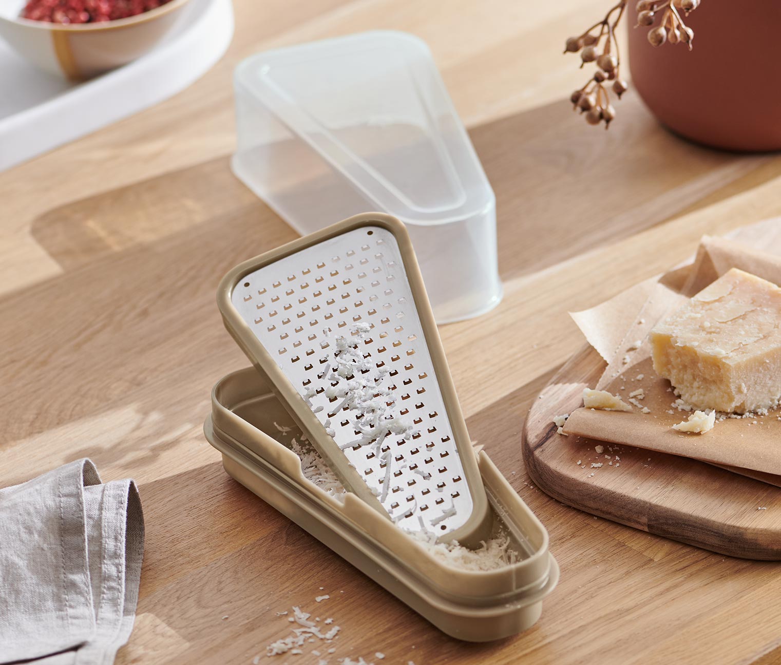 Tchibo - 2-in-1-Parmesanreibe - taupe