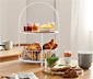 Etagere mit Brotkorb