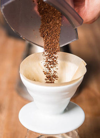 Schritt 2: Kaffee frisch mahlen & einfüllen