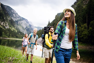 Eine Wandertruppe auf dem Berg.