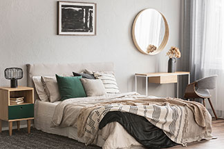 Ein dekoratives Schlafzimmer.