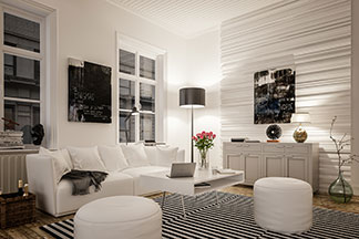 Im Wohnzimmer sind Polstermöbel Standard. Ein weißes Sofa lädt zum Relaxen ein.