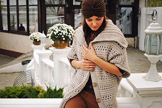 Cardigans sehen schick aus und kaschieren auch elegant Problemzonen.