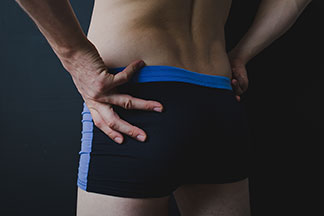 Nahaufnahme einer engen Boxershorts.