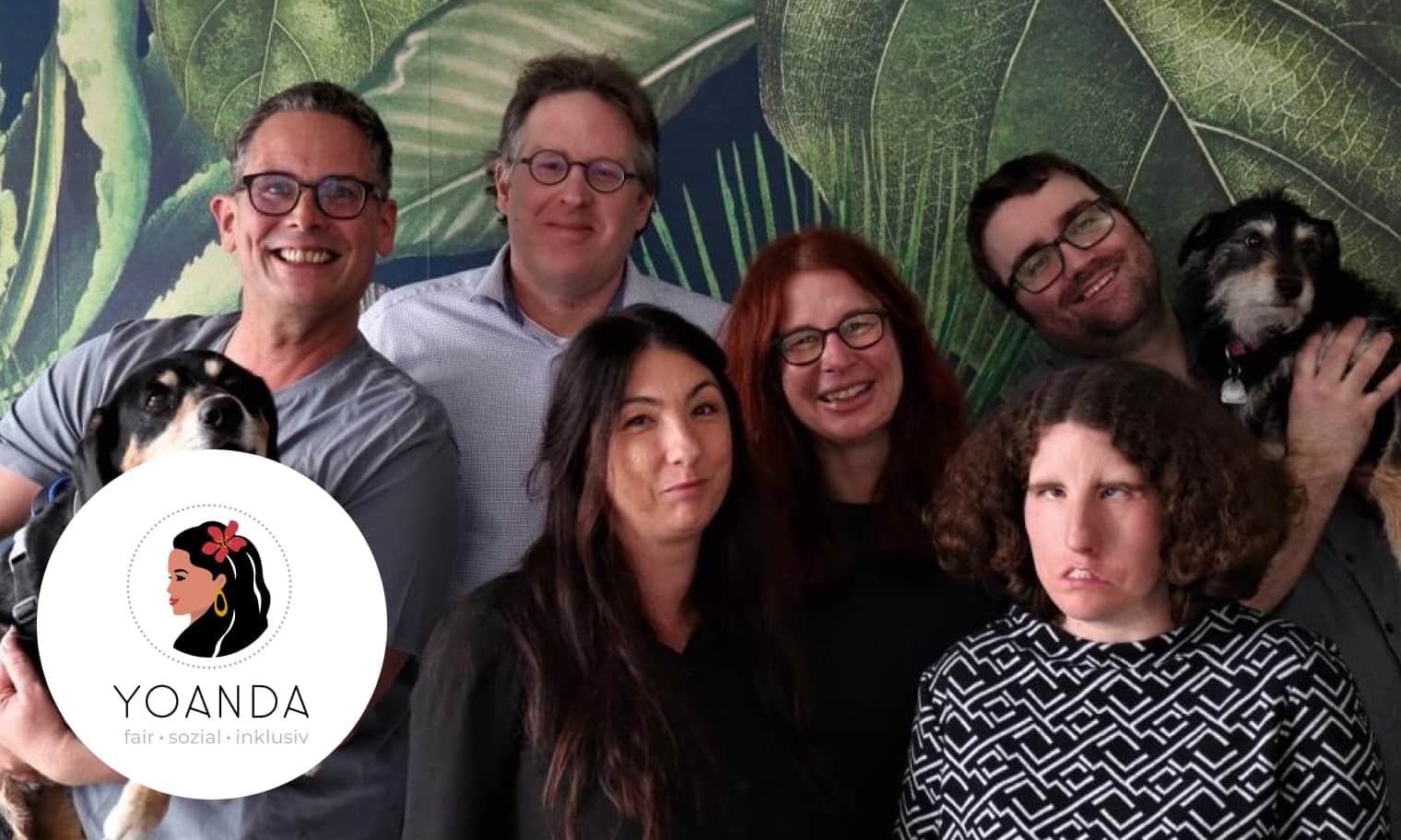 Team von YOANDA posiert vor der Kamera