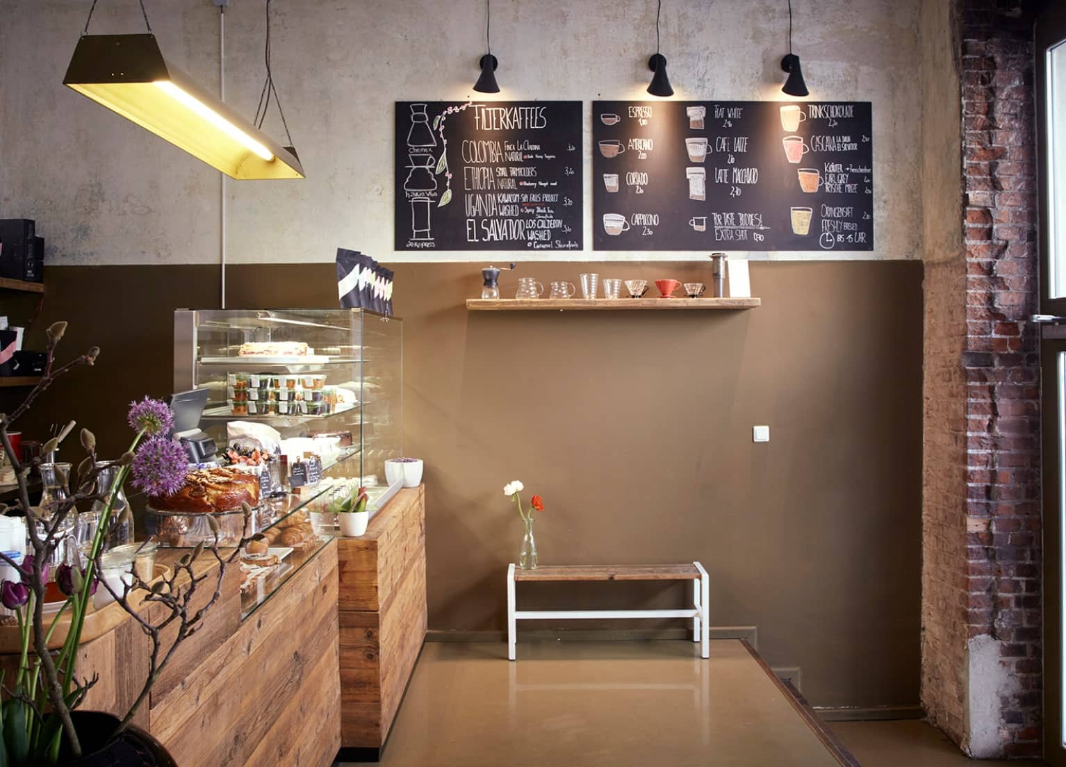 Das Interior des Cafés der Rösterei Kaffeekirsche