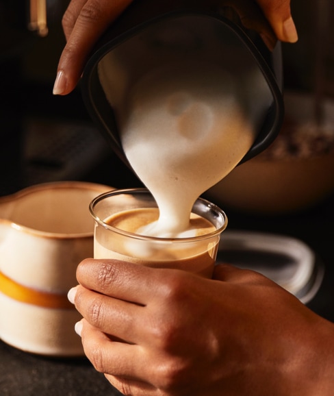 Cafissimo Induktions Milchaufschäumer auf Küchentresen