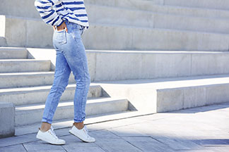 Gewisse Basics braucht jeder: Eine gut sitzende Jeans gehört zum Beispiel in jeden Kleiderschrank.