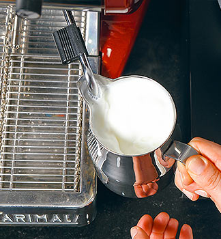 4. Adım: Yaklaşık 60°C'ye kadar köpürtün