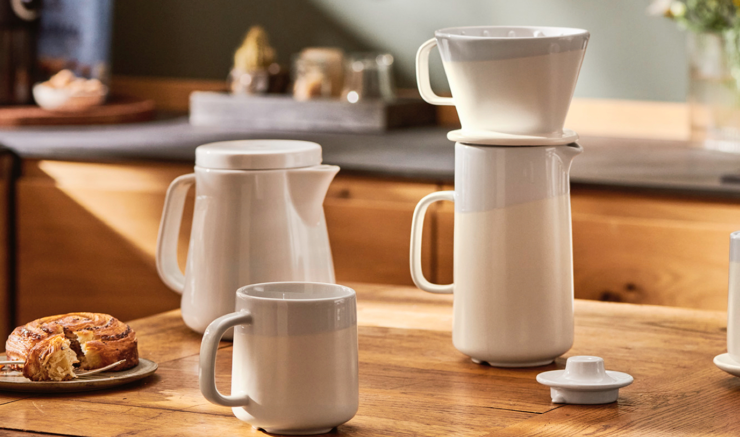 Keramik Kaffeekanne mit Filter in weiß-grau