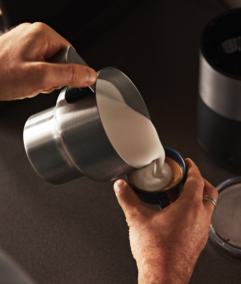 Cafissimo Induktions Milchaufschäumer auf Küchentresen