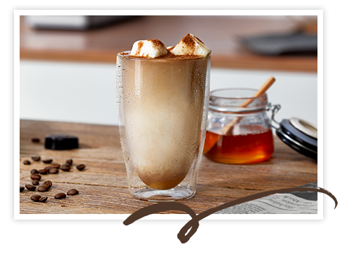 Iced Americano mit Milch und Honig