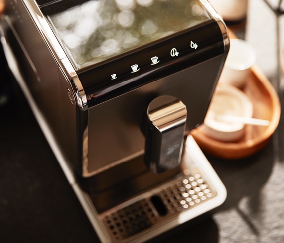 Kaffee-Vollautomat Esperto Caffè im Küchenumfeld