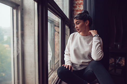 Unifarbene Damen-Sweatshirts sind vielseitig kombinierbar.