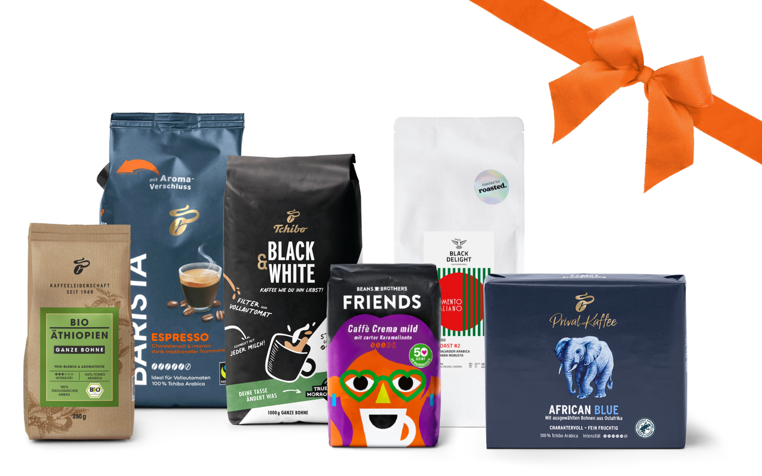 Verschiedene Kaffees stehen nebeneinander mit einer Geschenkschleife in der Ecke