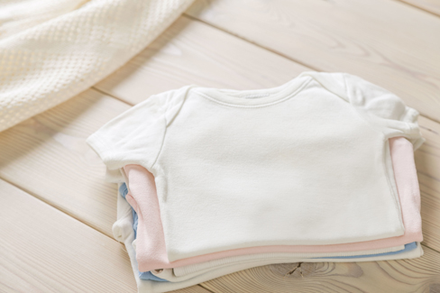 Im Sommer mit kurzen Armen, im Winter mit langen Armen – der richtige Baby-Body für jede Jahreszeit.