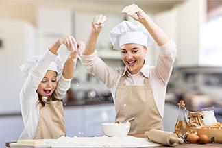 Zusammen zu backen macht sehr viel Spaß.