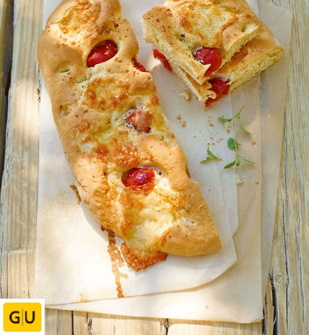 Focaccia z ziemniakami, pomidorkami koktajlowymi i oregano