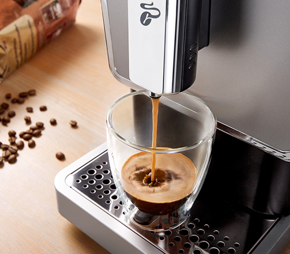 Zubereitung von einem Caffè Crema im Vollautomat