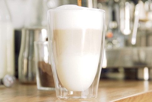 Latte Macchiato im Glas