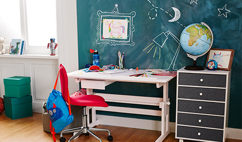 Arbeitsplatz für Schüler im Kinderzimmer