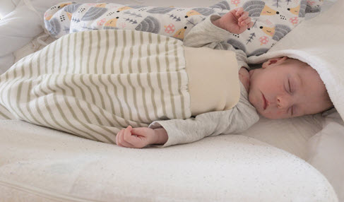 Achten Sie bei wärmenden Pyjamas darauf, dass atmungsaktive Materialien verwendet wurden.
