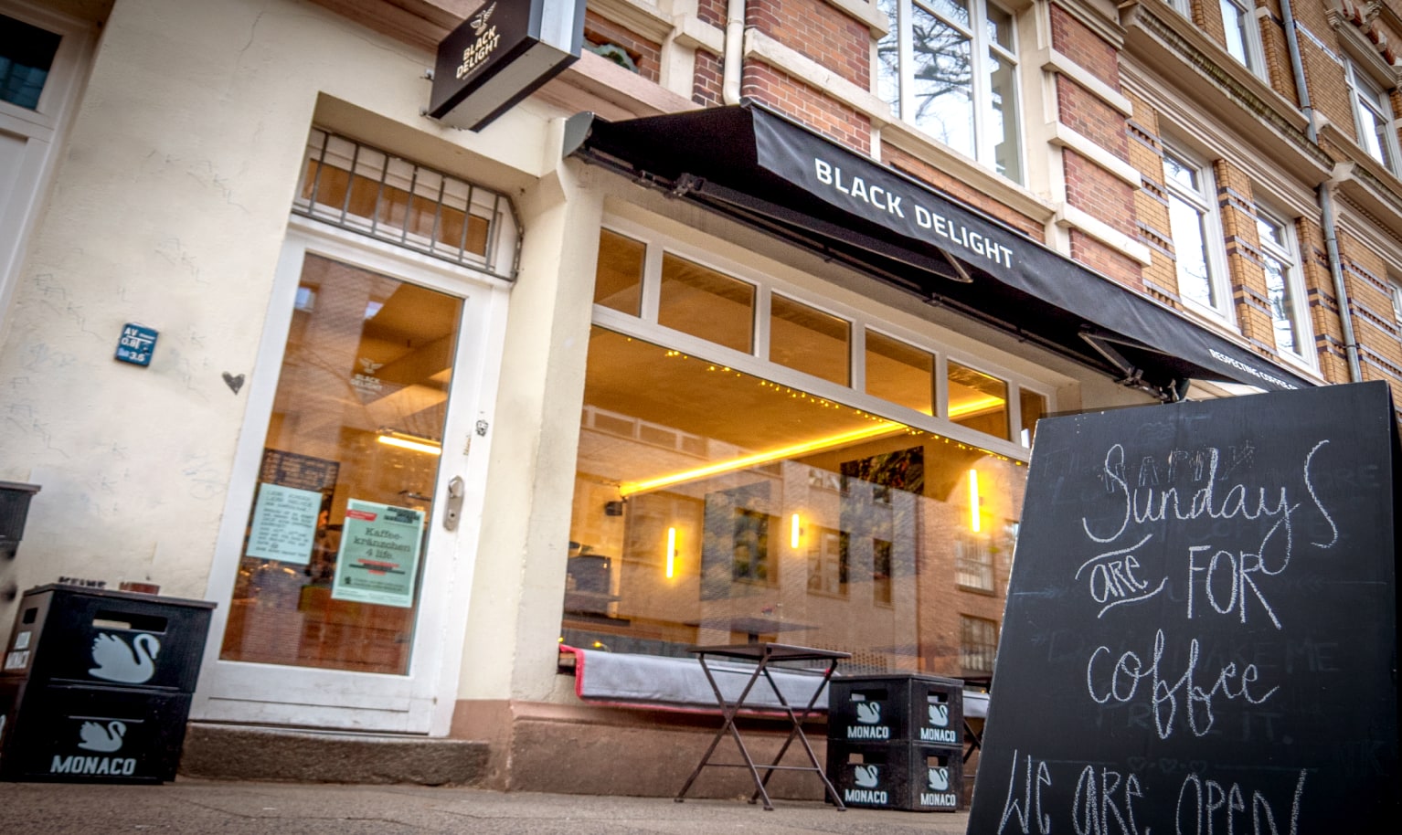 Der Eingang der Rösterei Black Delight in Hamburg